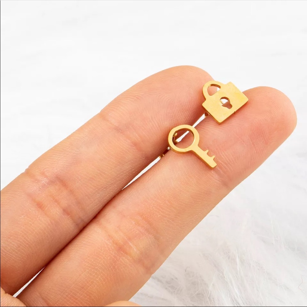 KEY LOCKER MINIMALIST ♡ GOLD Stainless Steel Stud Earrings - Picture 1 of 6